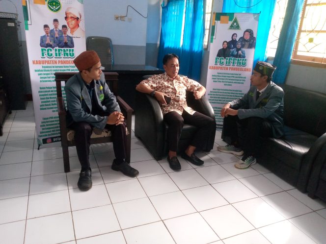 
					PC IPNU–IPPNU Pandeglang menggelar Kajian Ramadan ke-3 dengan menghadirkan Asep Setia Permana yang membahas bahaya pinjaman online serta pentingnya kemandirian ekonomi melalui wirausaha. Dok (Ist).