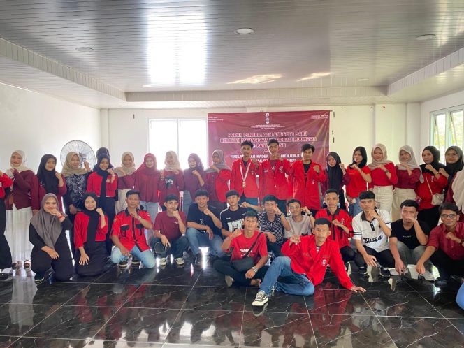 
					Satu Tahun Kepemimpinan Dewi–Iing, GMNI Pandeglang Soroti Bukti Nyata Pembangunan. (Dok/Ist)