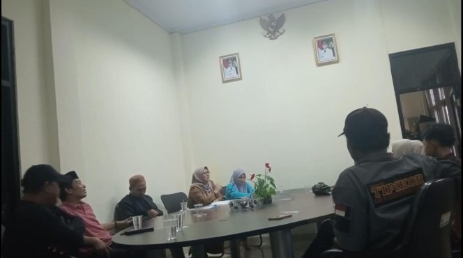 
					SMK IT Bani Ismail, ijazah siswa, klarifikasi sekolah, orang tua siswa, konferensi pers, Pandeglang