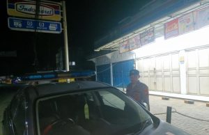 Anggota Polsek Malingping Patroli Dini Hari, Cek Pertokoan Antisipasi Pembobolan